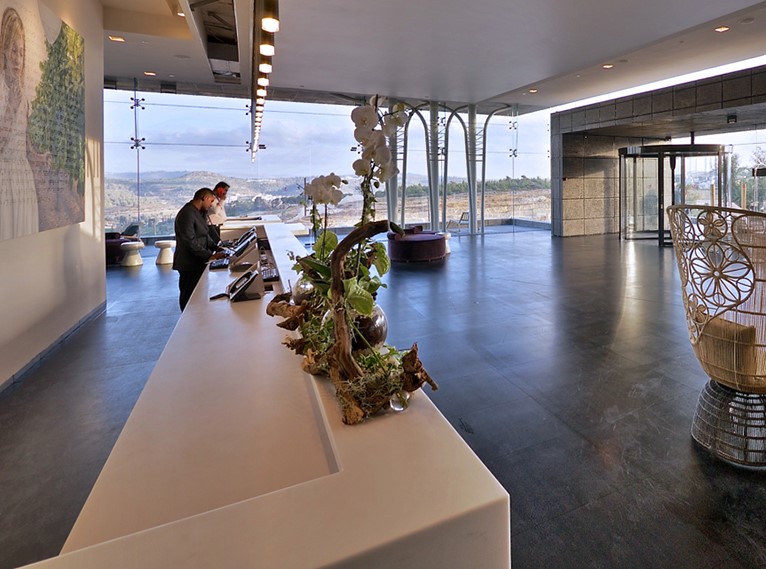 כרמים עמדת קבלה