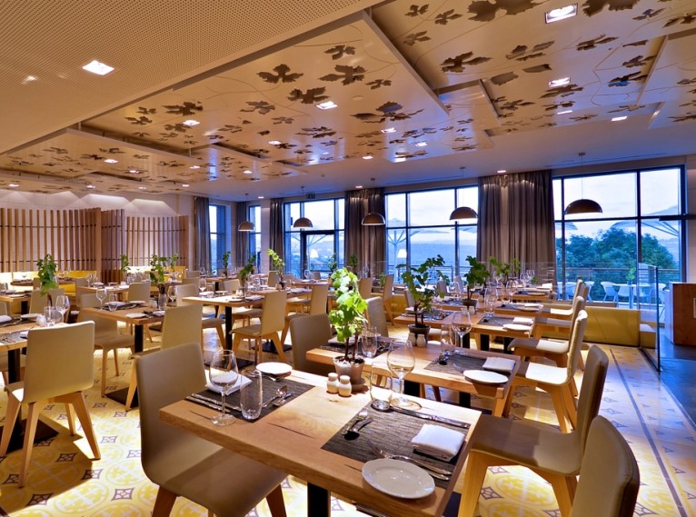 מסעדת שיראז מלון כרמים