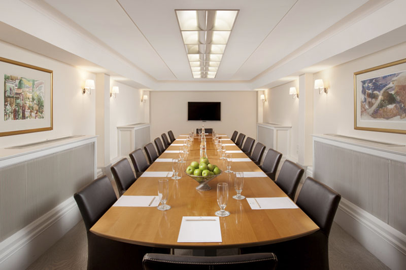 חדר ישיבות רויאל ביץ' אילת