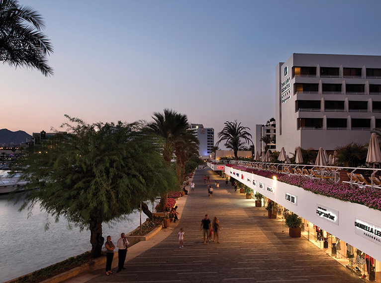 טיילות ושופינג