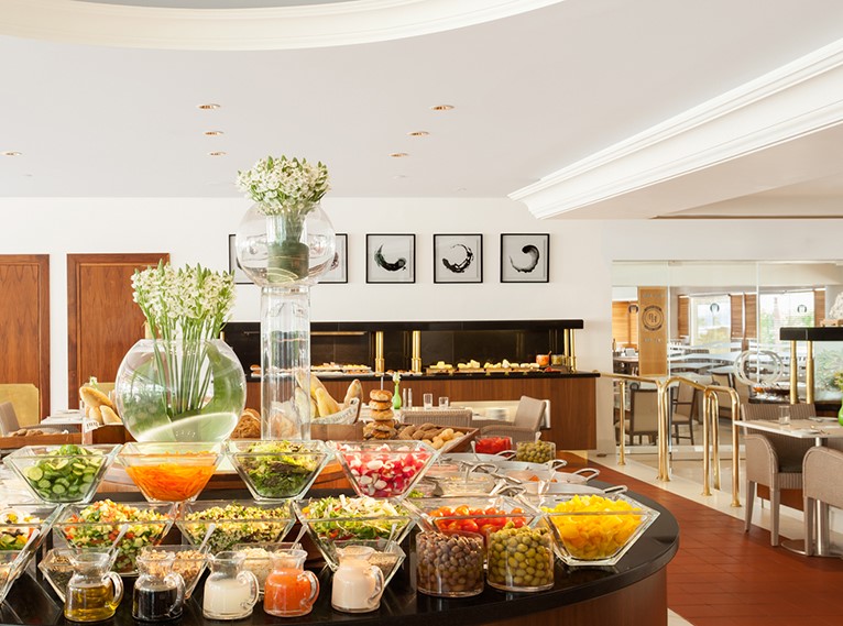 מזנון מסעדת בובעס רויאל ביץ' אילת