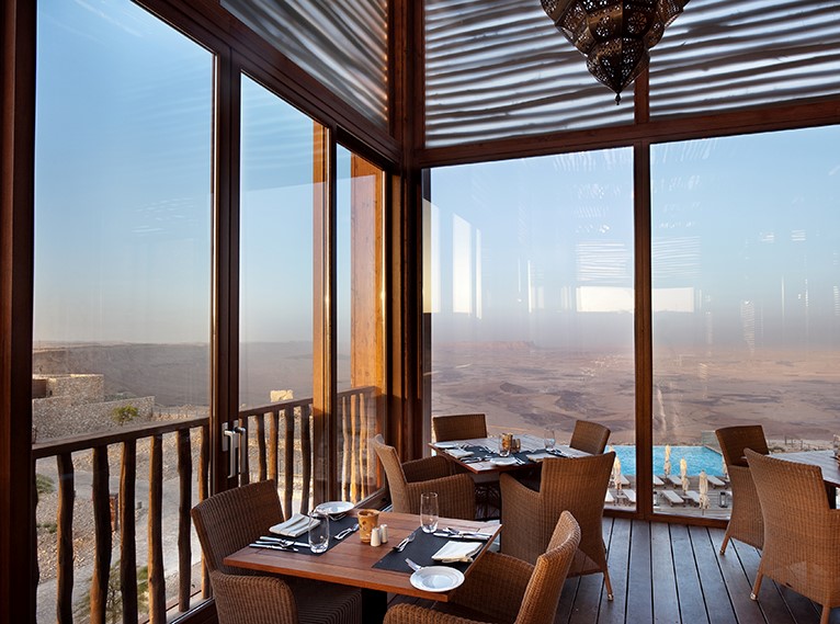 בראשית מסעדה נוף לבריכה