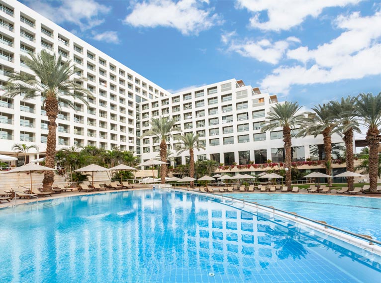 ישרוטל ים המלח בריכה חיצונית ומבנה