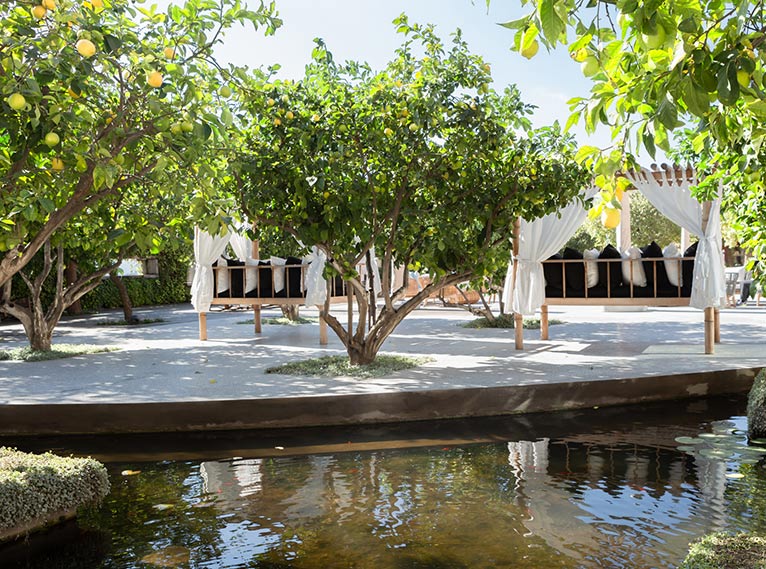 איזור הפאטיו במלון כרמים