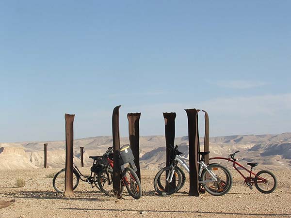 חופשה בארץ עם אופניים במכתש רמון
